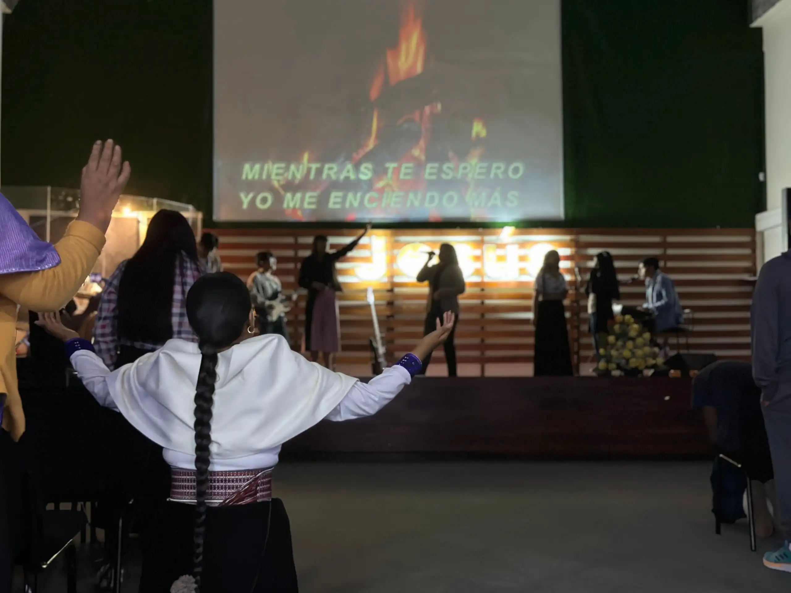 Adoración en Centro Cristiano Esperanza Divina